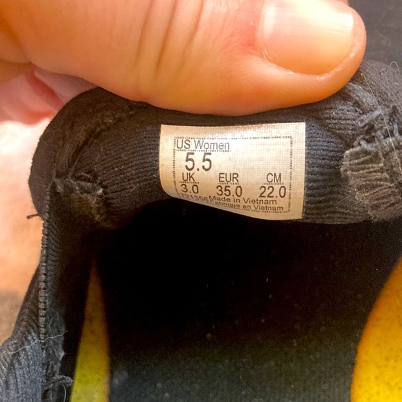 5.5 slip on vans with glitter bottoms. - Picture 5 of 6